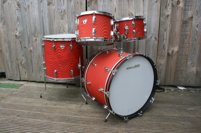 Ludwig Standard S-330 Outfit in Red Astro
